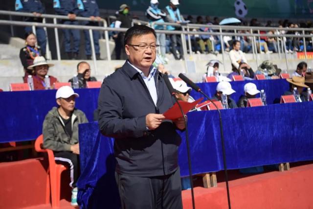 第19分钟，加比亚因伤离场，德温特替补上线